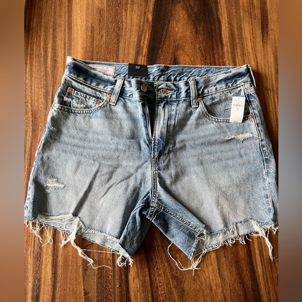 NWT GAP jean shorts 29/8 Tall - Picture 3 of 4